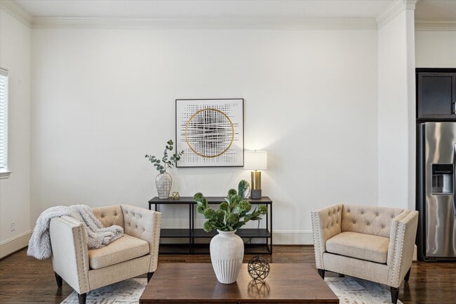 Building Photo - 1124 W 24th St Rental