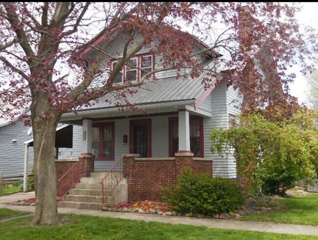 Photo - 120 W 10th St