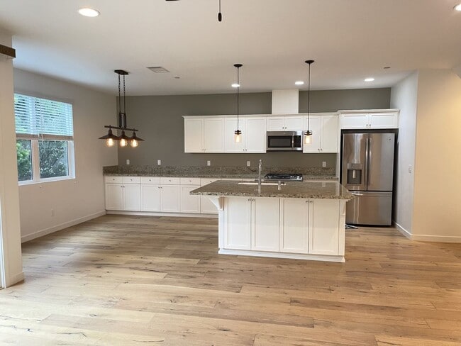 Photo - Beautiful 3 Bedroom house in Trillium, Arr...