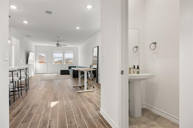 Photo - 13707 Manhattan Dr