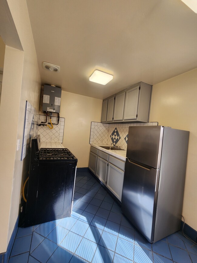 Photo - 1450 W 220th St