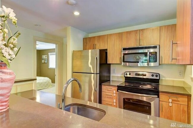 Kitchen - 15291 82nd NE St Condo Unit 101