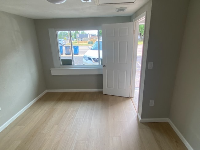 Photo - 3301 Main St Unidad C