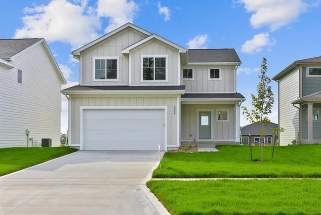 Building Photo - Beautiful Newer Home in West Des Moines