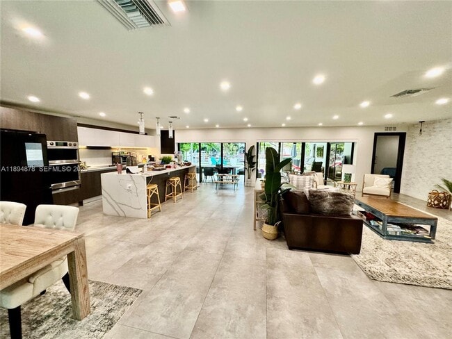 Photo - 2305 Magnolia Dr