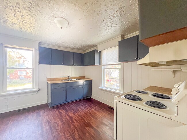 Photo - 142 Windsor Ave