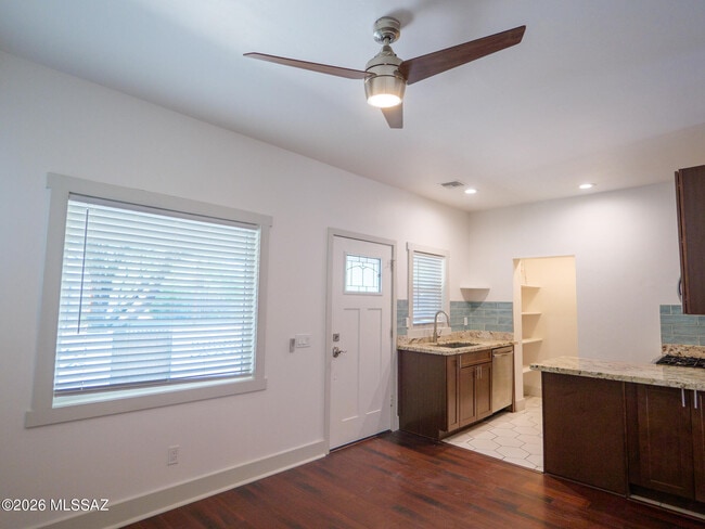 Photo - 120 E 18th St
