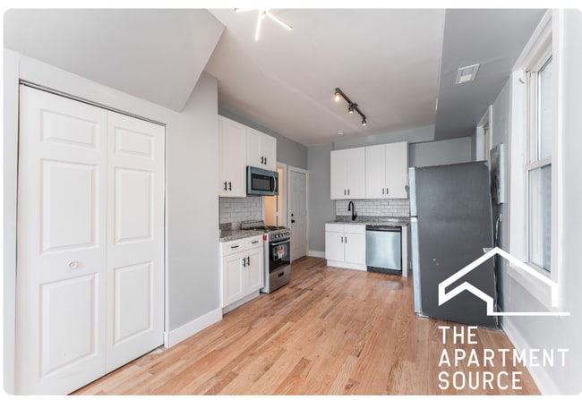 Building Photo - 1624 W Beach Ave Unit GR Rental