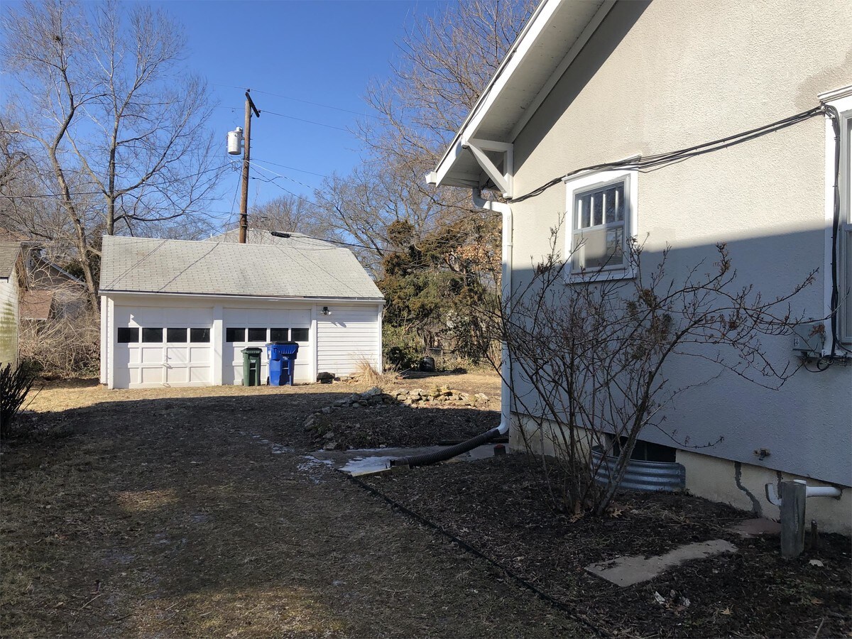 Photo - 2043 New Hampshire St