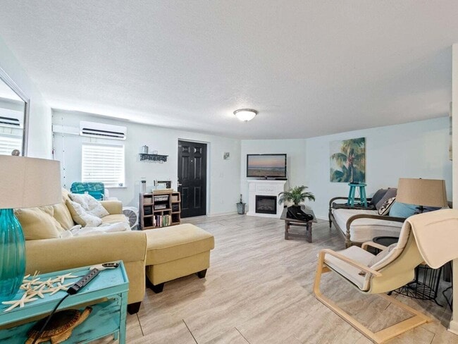 Photo - 211 Orange Ave