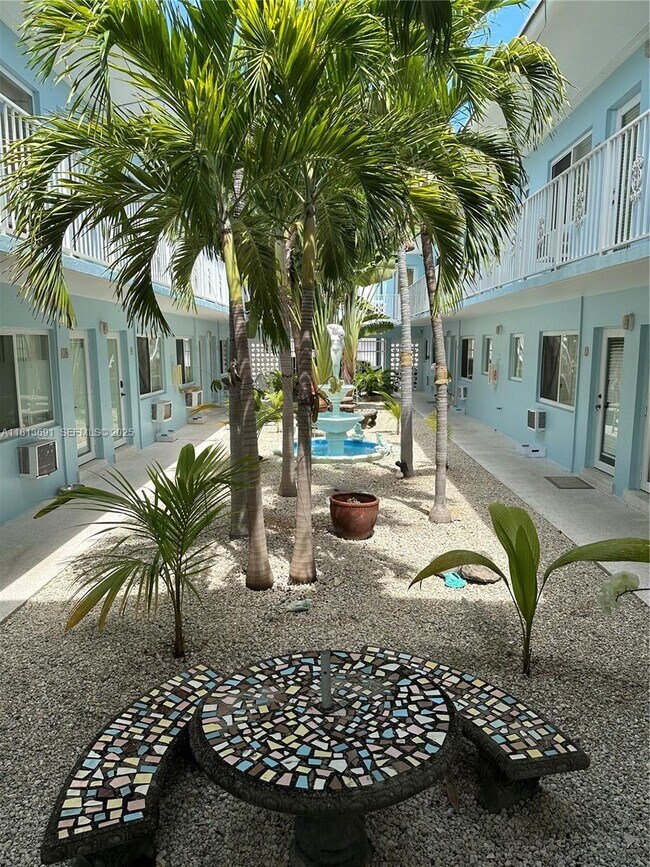 Photo - 401 Collins Ave Unit 11