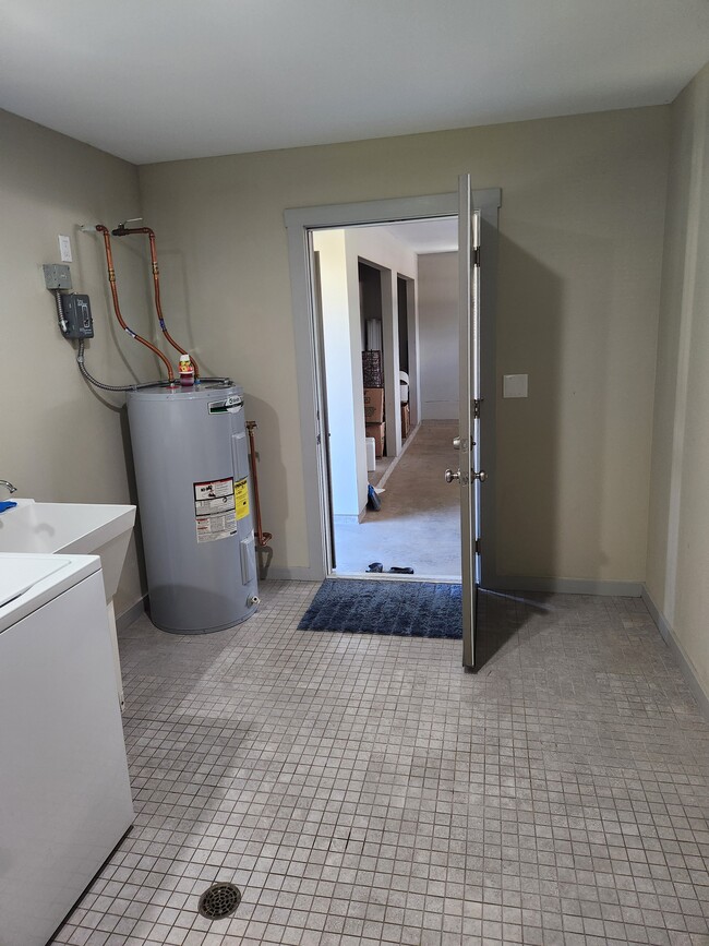 Photo - 381 S Kamehameha Ave