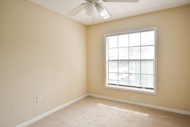 Photo - 3372 Riverview Way