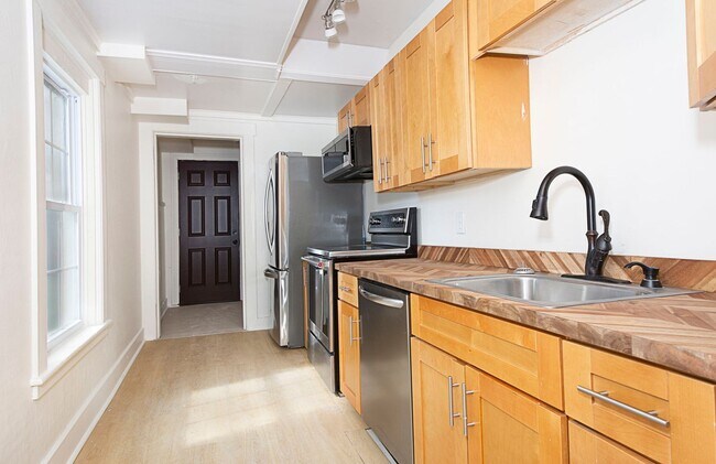 963 Main St Unit 4