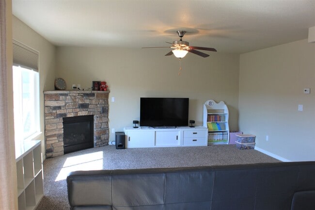 Photo - 835 Pistol River Way