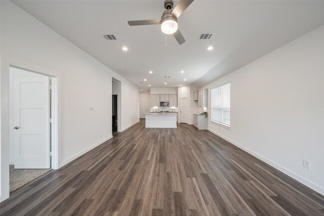 Photo - 1613 Sunbend Ln