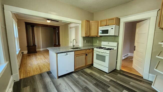 Building Photo - 1422 26th Ave N Unit 3 Rental