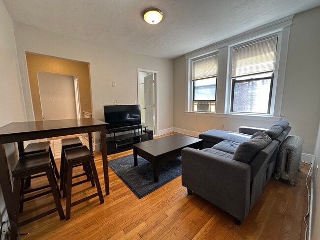 Building Photo - 54 Burbank St