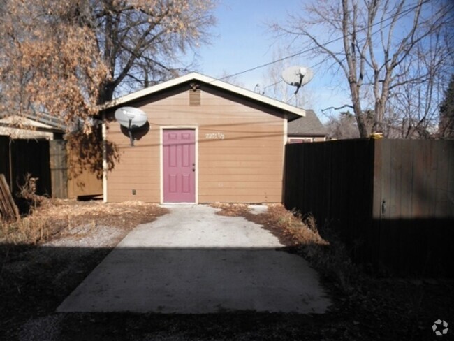 Building Photo - Centrally Located studio ALLEY HOUSE