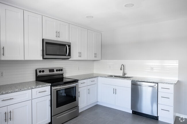 2BR, 1BA - 850SF - Kitchen