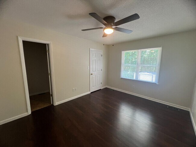 Photo - 500 Chinaberry Ln