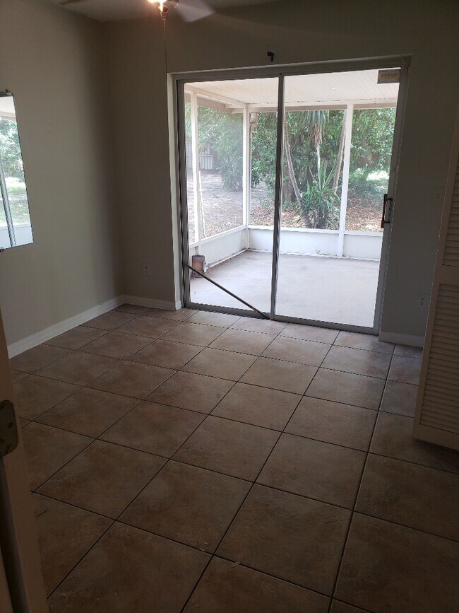 Dormitorio 2 - 9326 Bud Wood St