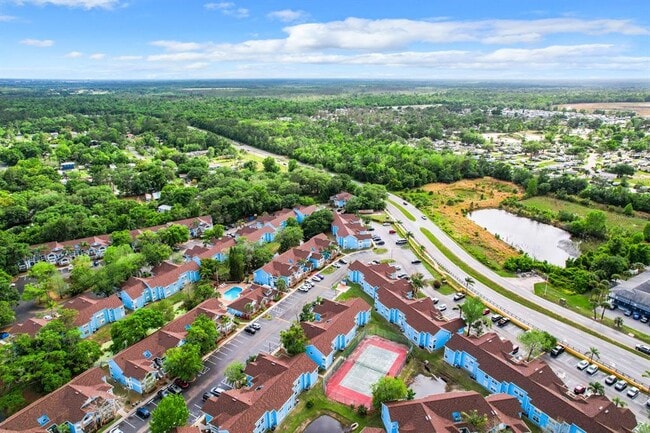 Building Photo - 2731 N Poinciana Blvd Unit 114