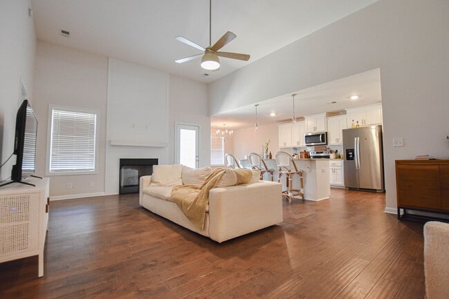 Photo - Pet Friendly Three Bedroom!