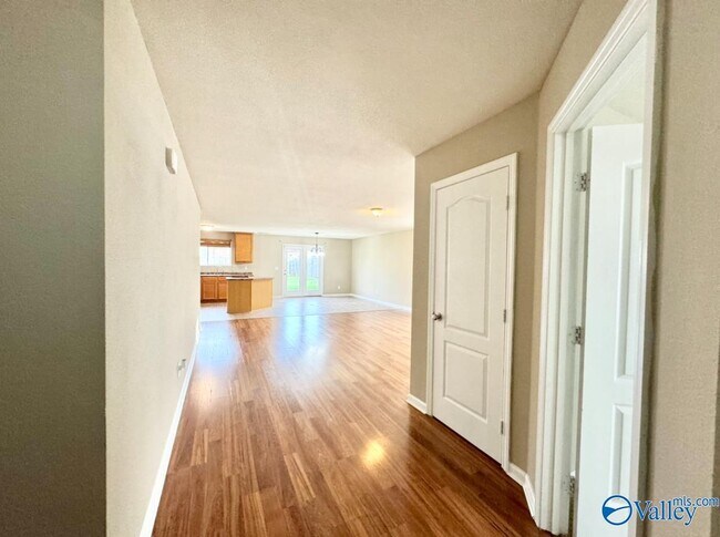 Photo - 142 Vancouver Rd