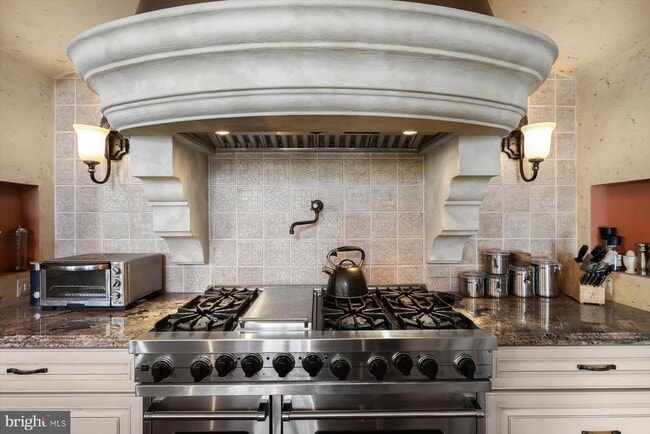 Photo - 921 Valencia Ct