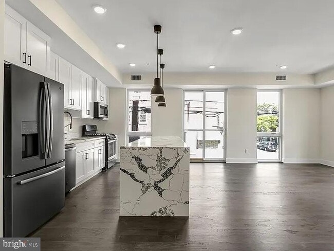 Photo - 1868 Frankford Ave