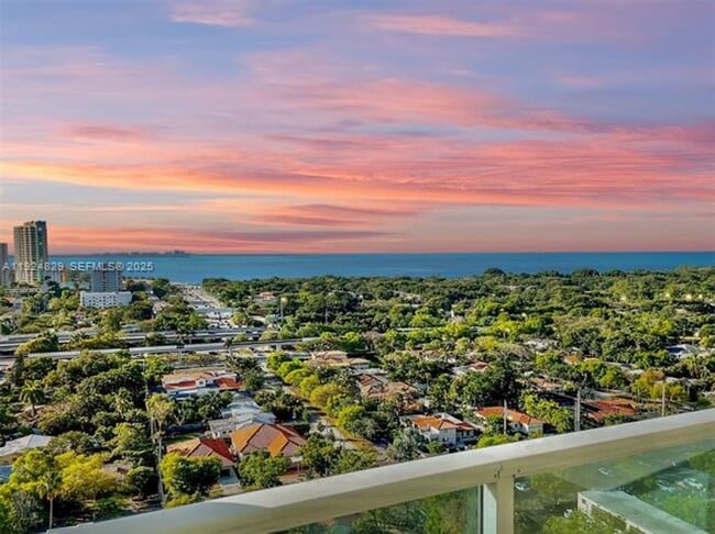 Photo - 2525 SW 3rd Ave Unidad 2525 SW 3rd Ave 1709