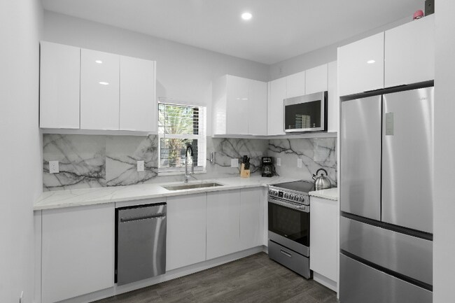Photo - 927 S Howard Ave Apartment Unit 7