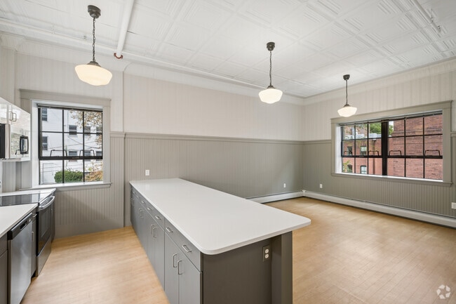 2BR, 1BA - 1,016SF - Kitchen/ Living Room