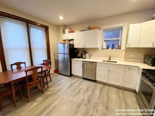 Photo - 174 Saint Alphonsus St Unit 4