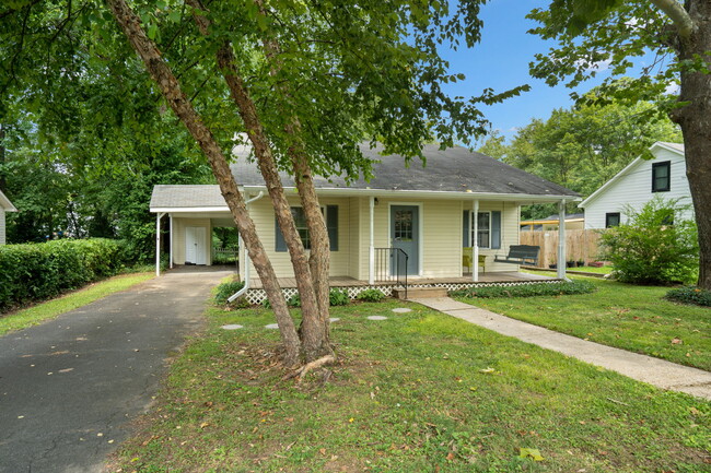 Photo - 1855 Jordan Ave NW House