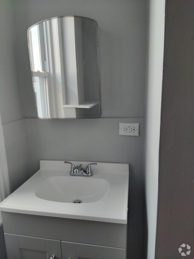 Building Photo - 5263 W Jefferson St Rental