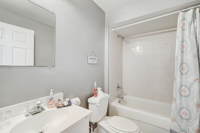 Photo - 612 SE 14th Ter