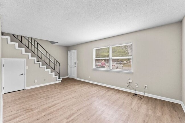 Photo - 916 Donaldson Rd