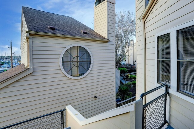 Photo - 1140 Marina Bay Dr Unidad 207A