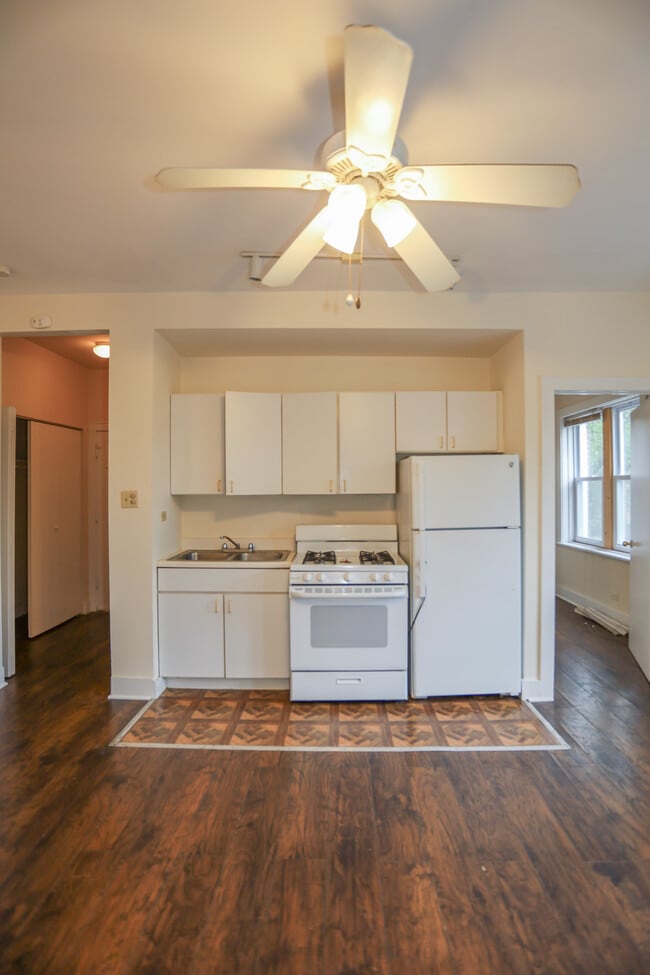 Building Photo - 6913 N Lakewood Ave Unit #409