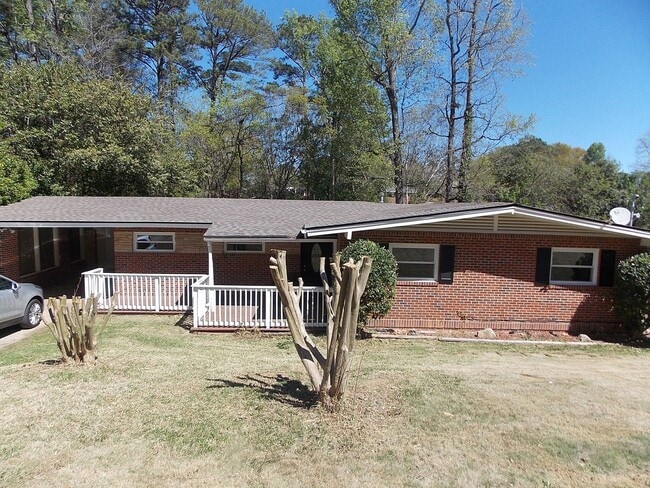 Building Photo - North Columbus, 3BR/2BA, Shopping & Close to I-185 to Ft Benning & I-85