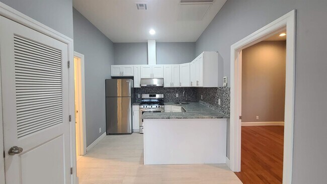 Photo - 100 Griffith St Unit 3R