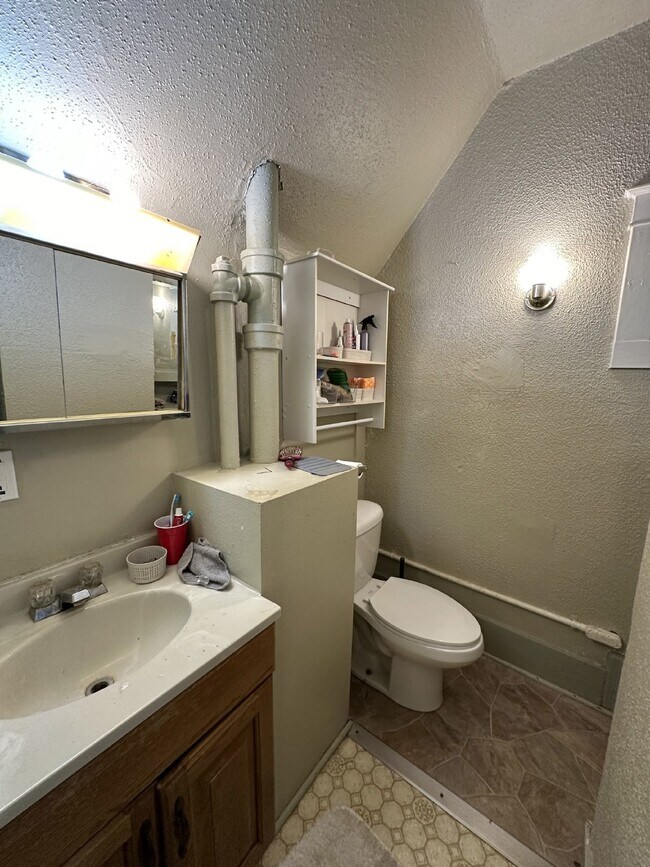 Photo - 3 Bed 1 Bath duplex close to UWEC!
