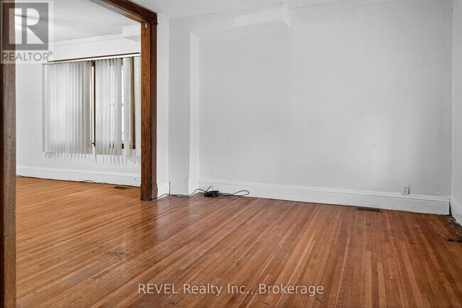 Photo - 303 Merritt St