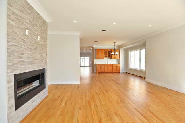 Photo - 463 Roff Ave