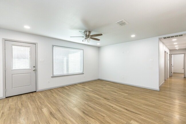 Photo - 1201 N Essex Ave