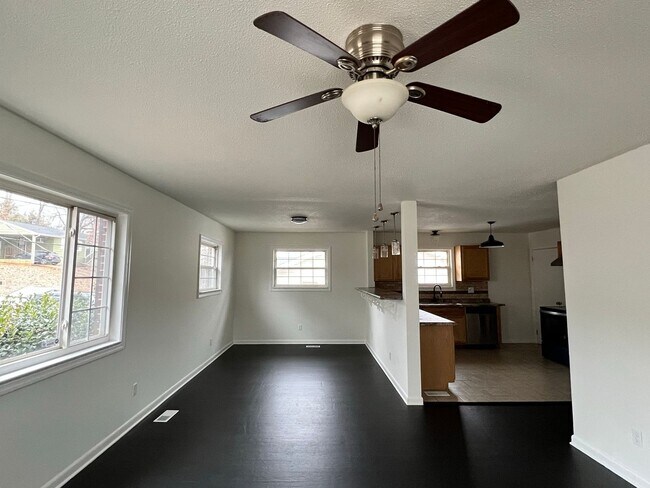 Photo - COMING SOON- 4bed/1.5bath for rent!