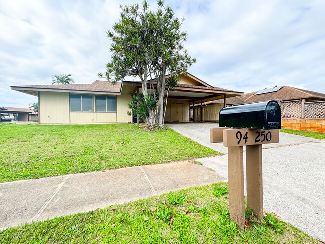 Building Photo - Mililani House with A/C