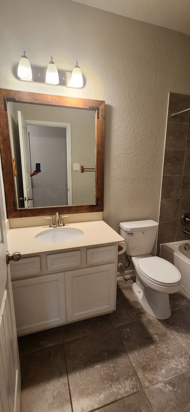 Photo - 5022 Brewcastle Ln